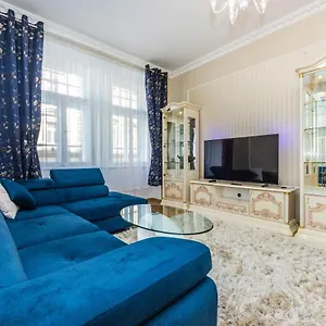 Prostorný Třípokojový Apartmán U Nábřeží Vltavy Apartmán